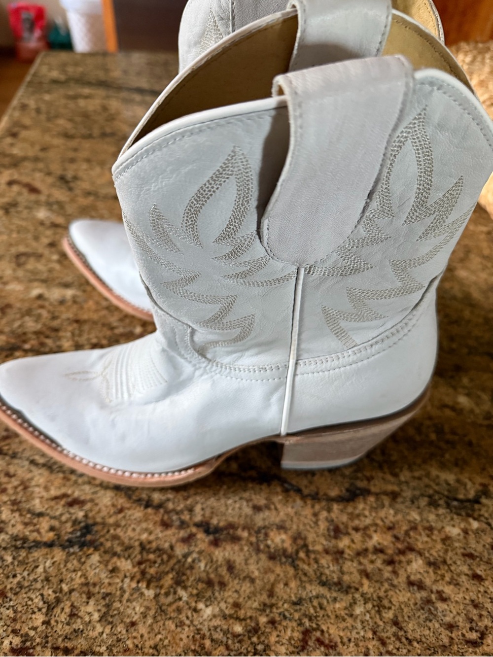 Idyllwind White Western Embroidered Leather Ankle Boots